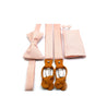 vierteiliges hochzeitsset accessoires fliege hosenträger einstecktuch manschettenknöpfe aus rosa leinen hochzeitsanzug