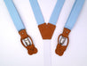hellblaue hosenträger aus stoff und weißes gummiband echtleder schlaufen clips geschenk für männer